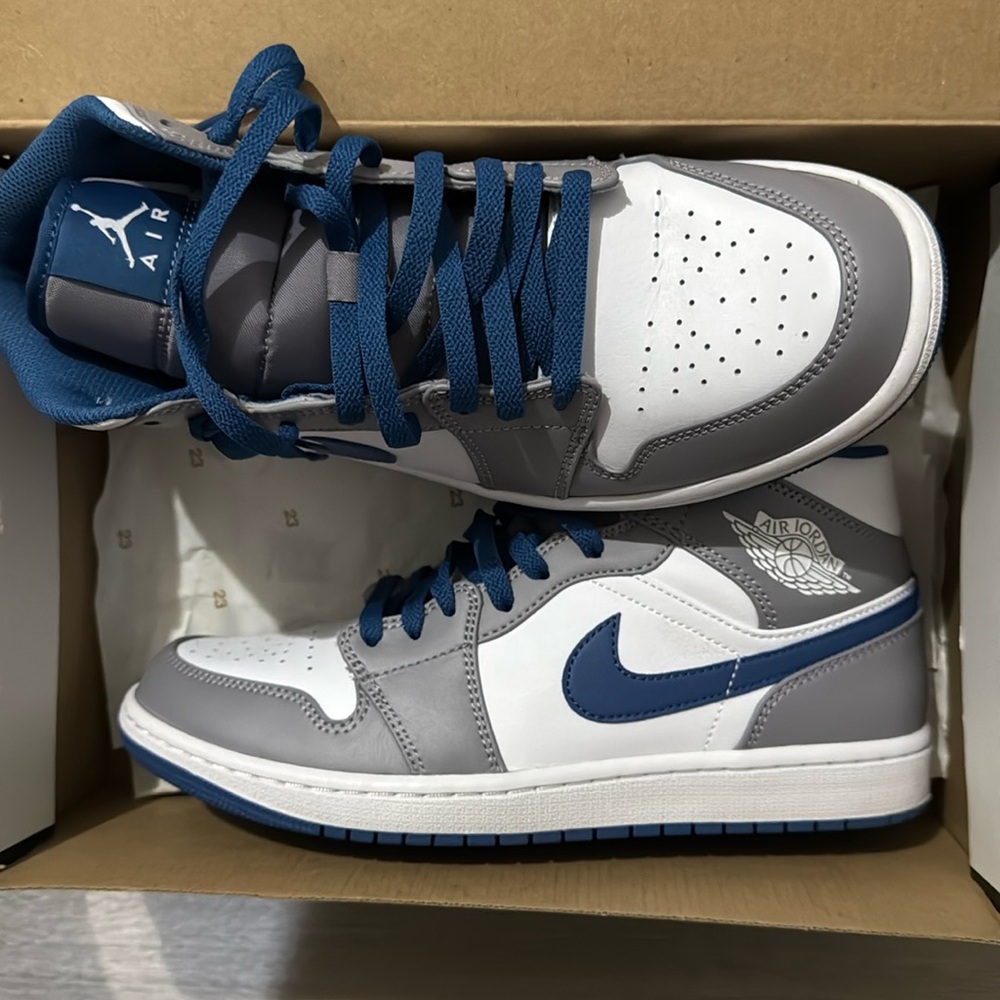 AIR JORDAN 1 MID